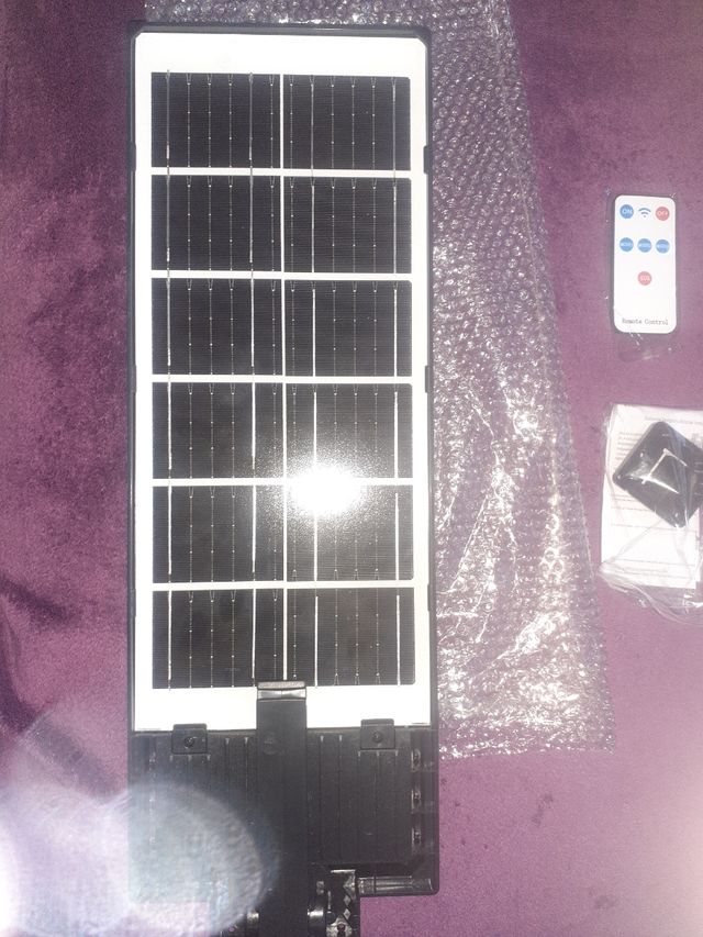 Se envía foco solar gigante 504 leds
