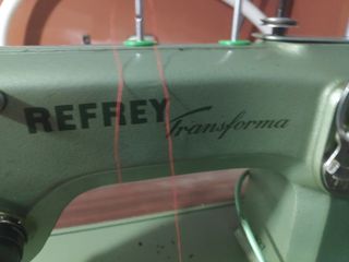 Máquina de coser refrey
