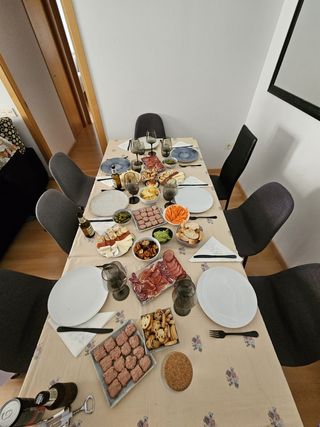 Mueble comedor y mesa extensible