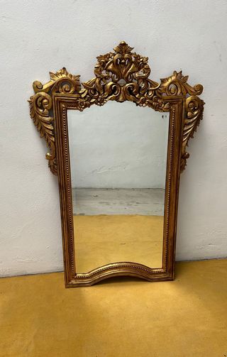 Espejo tallado en madera con cristal biselado