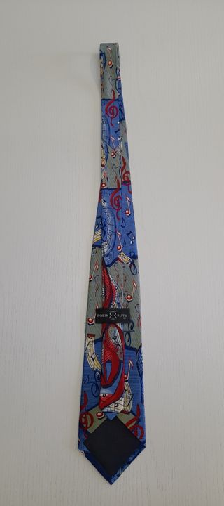 Cravatta colorata con chiave di violino