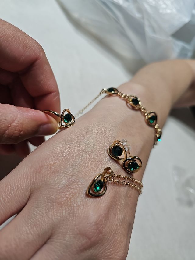 Collana bracciale orecchini anello