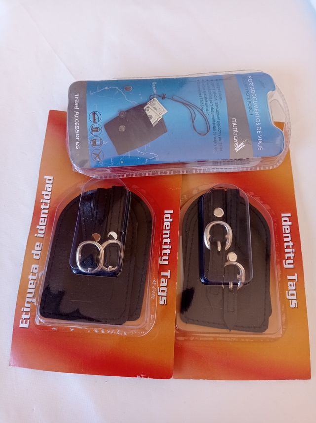 Lote de etiquetas y portadocumentos ( viaje)