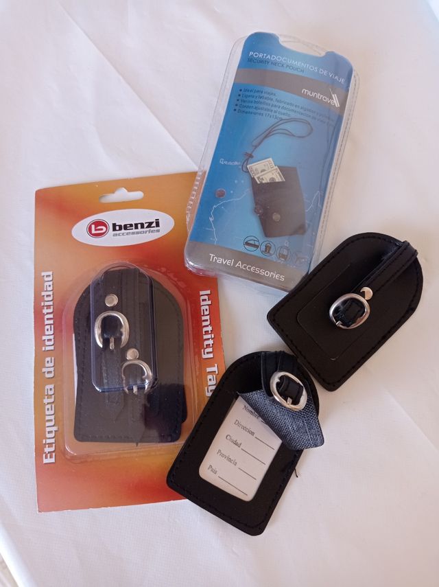 Lote de etiquetas y portadocumentos ( viaje)