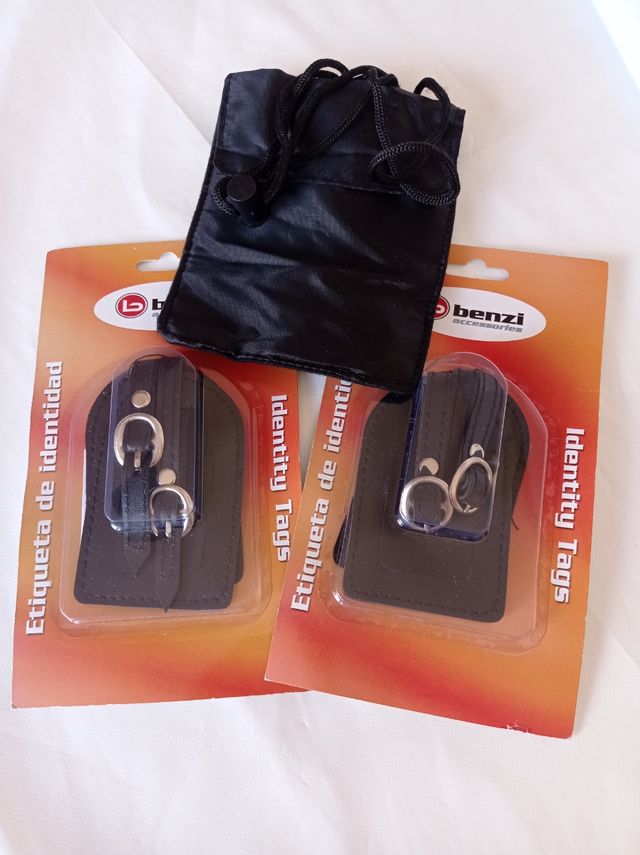 Lote de etiquetas y portadocumentos ( viaje)