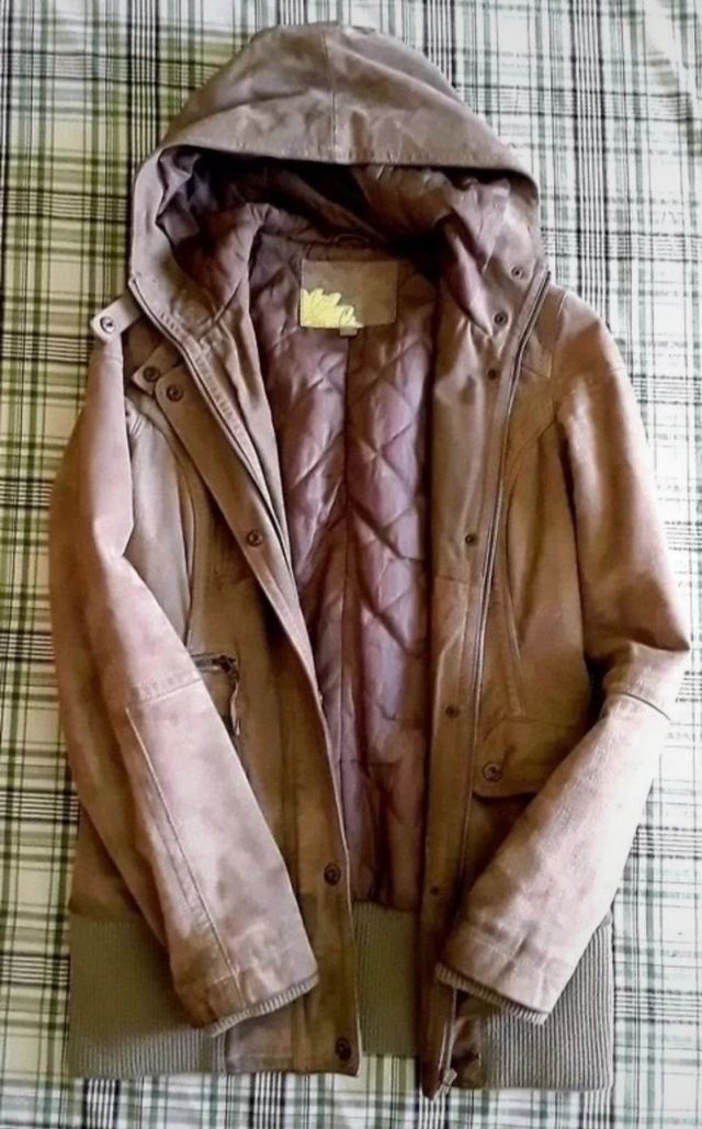 Cazadora de piel Steadivarius *