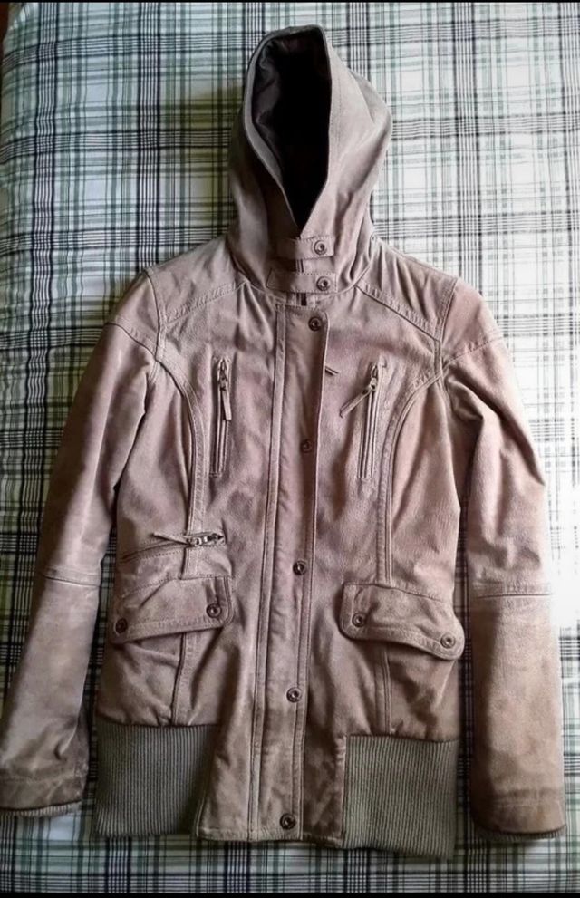 Cazadora de piel Steadivarius *