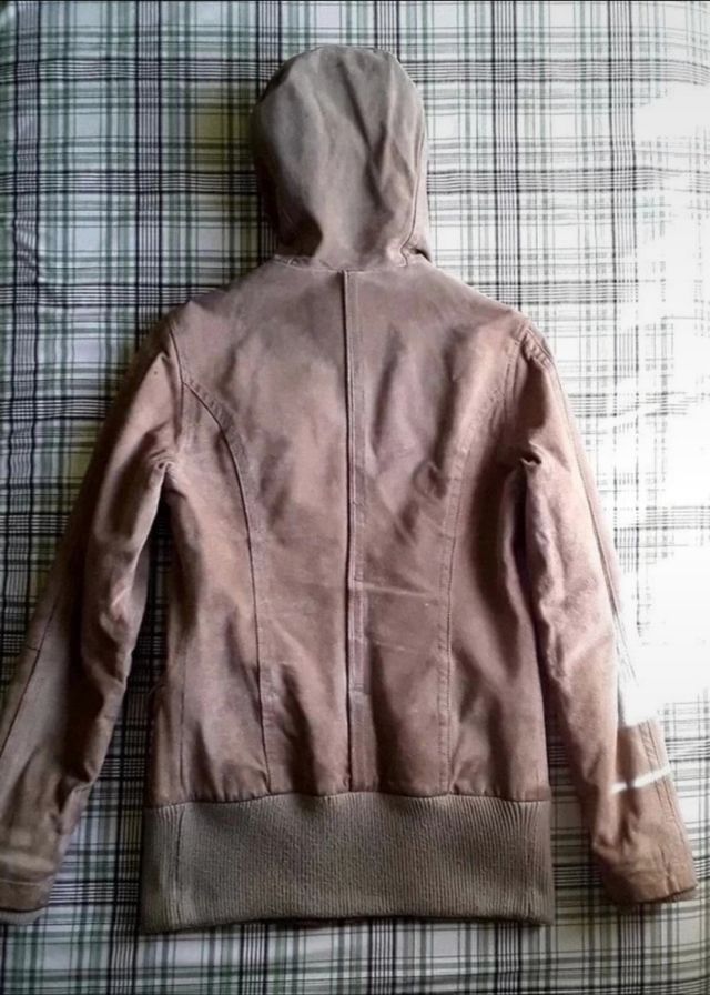 Cazadora de piel Steadivarius *