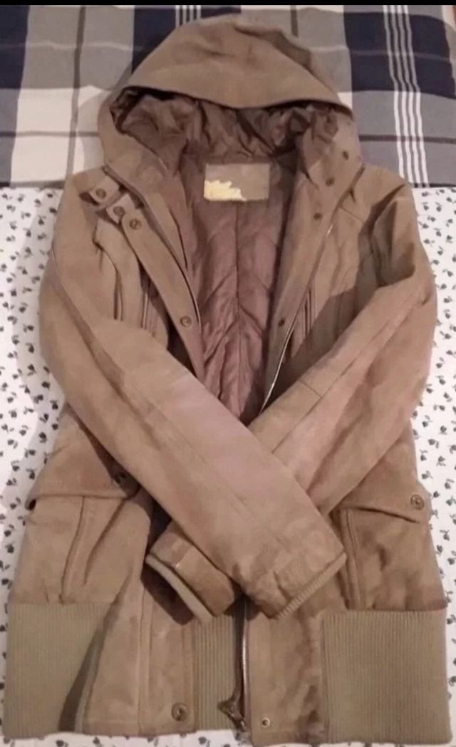 Cazadora de piel Steadivarius *