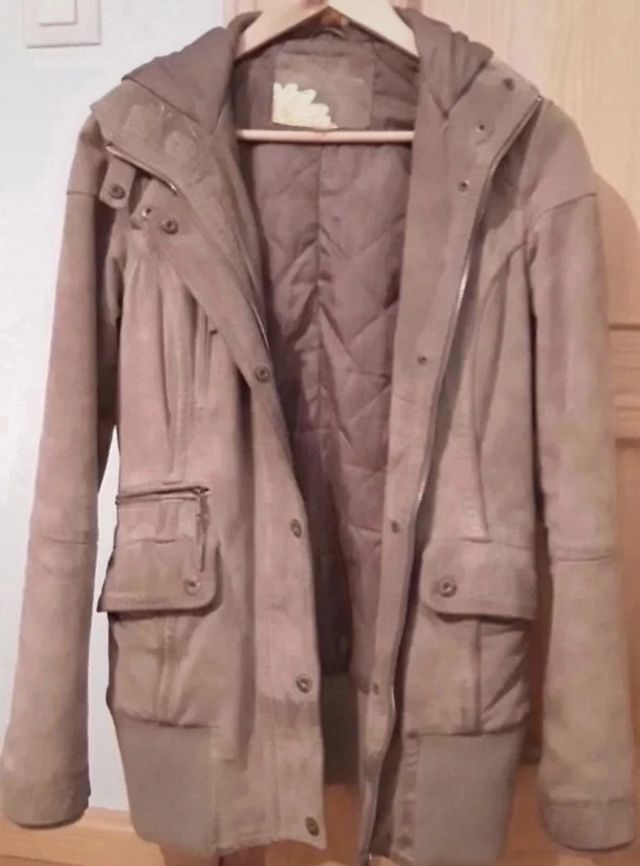 Cazadora de piel Steadivarius *