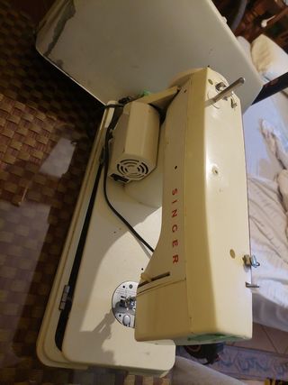 Maquina de coser Singer