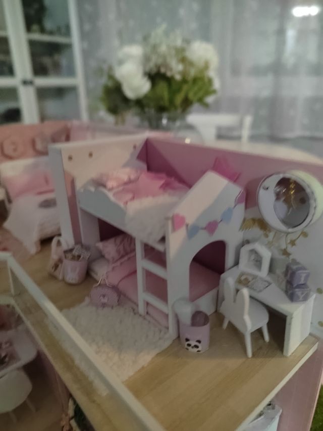 Casa de muñecas rosa