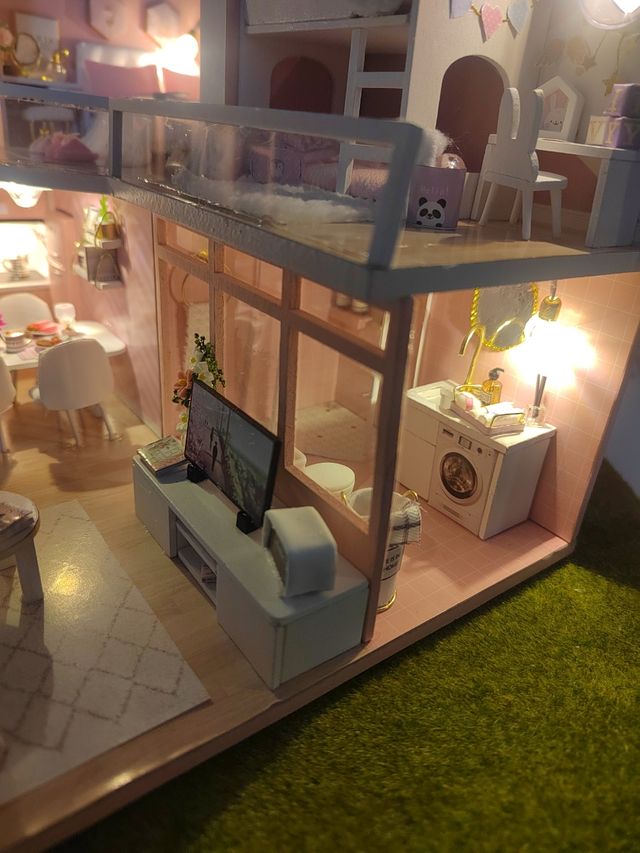 Casa de muñecas rosa