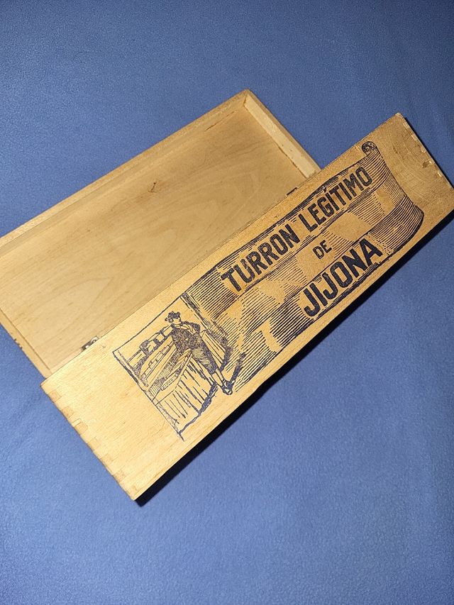 Caja vintage turron legitimo jijona