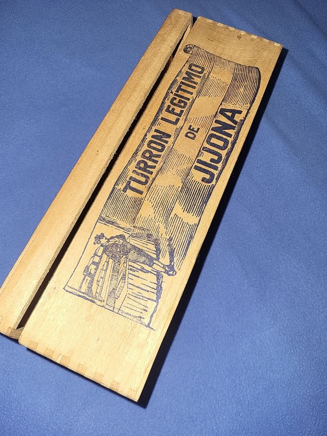 Caja vintage turron legitimo jijona