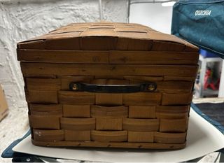 Baúl de madera de mimbre