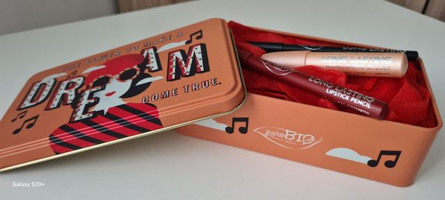 Box con cosmetici PureBIO