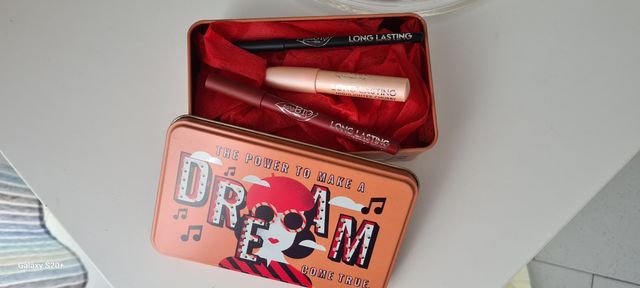 Box con cosmetici PureBIO