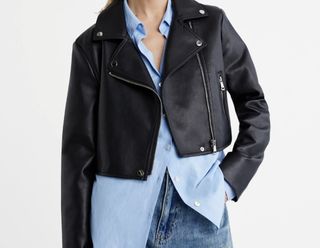 Cazadora negra crop Stradivarius .