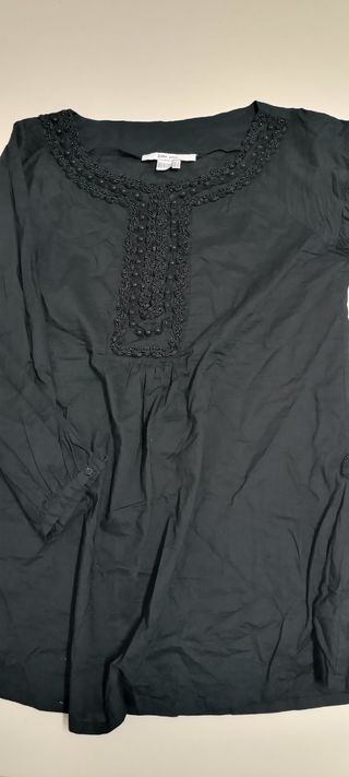 Camisa negra, talla M, Zara.