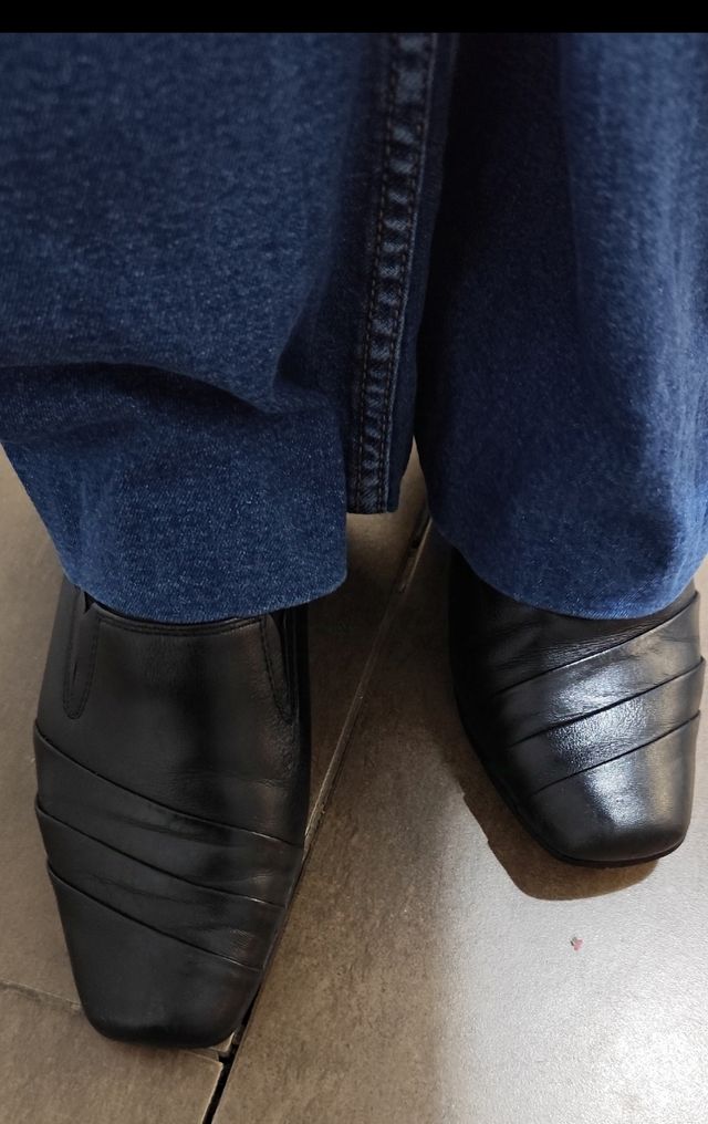 Zapato negro Clark abotinado