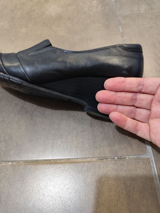 Zapato negro Clark abotinado