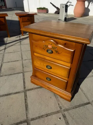 CAJONERA Y MESITA DE NOCHE