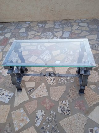 Mesa hecha de forja