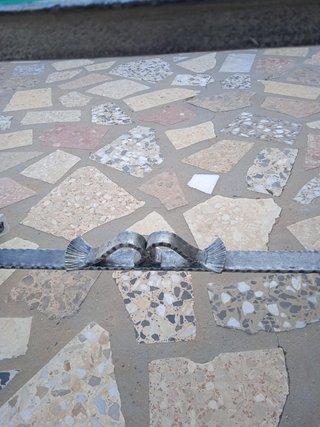 Mesa hecha de forja