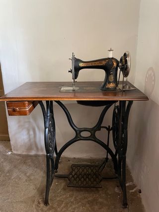 Maquina de coser SINGER
