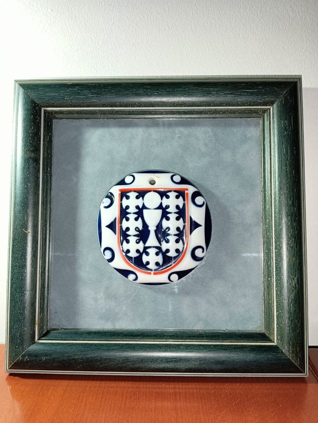 Medaglia dello scudo galiziano (ceramica Sargadelo)