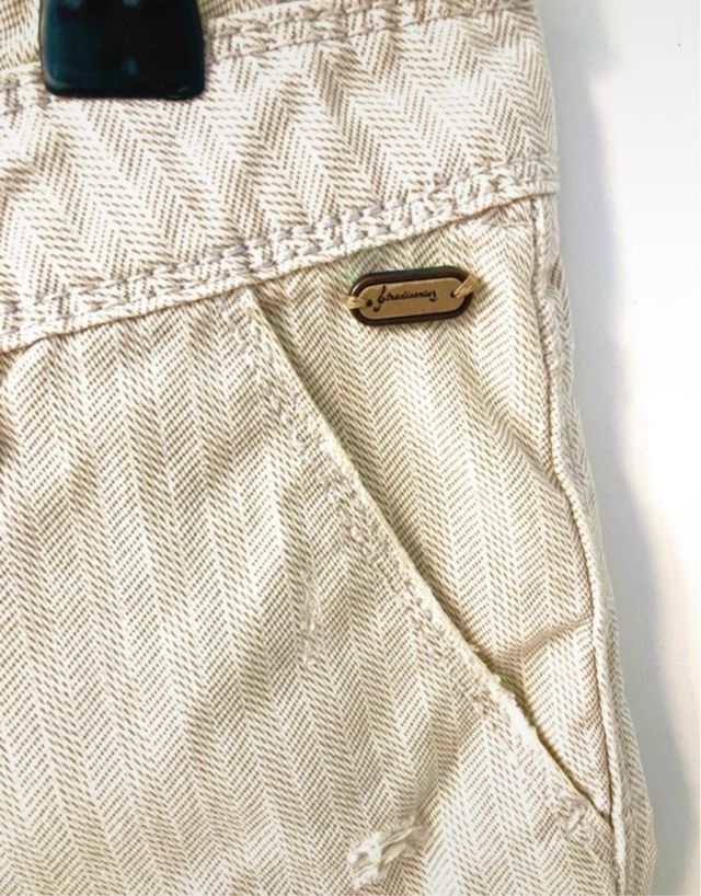 LOTE 3 prendas:short beige, negro, falda vaquera