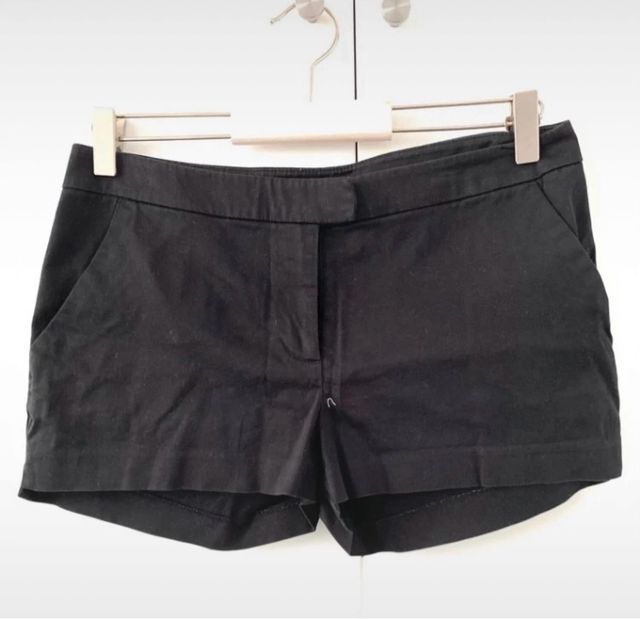 LOTE 3 prendas:short beige, negro, falda vaquera