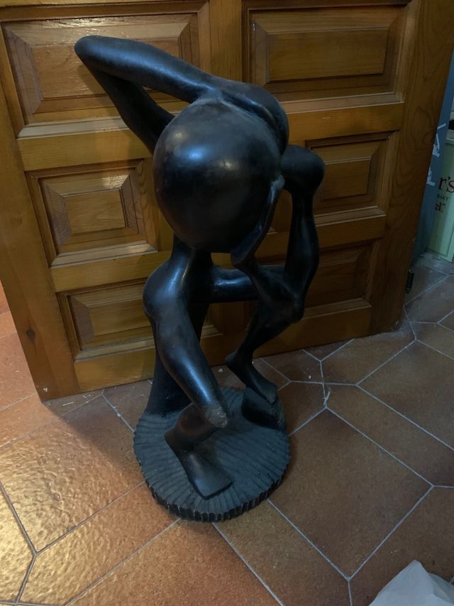 Escultura madera Pensador
