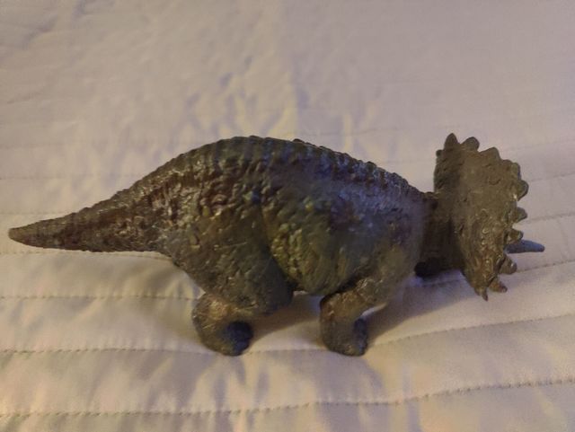 Última Oferta juguete:Dinosaurio  Triceratops 