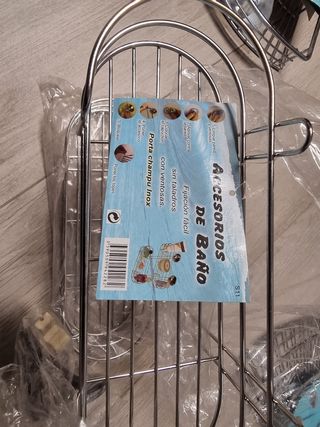 Estante cromado para baño con ventosa