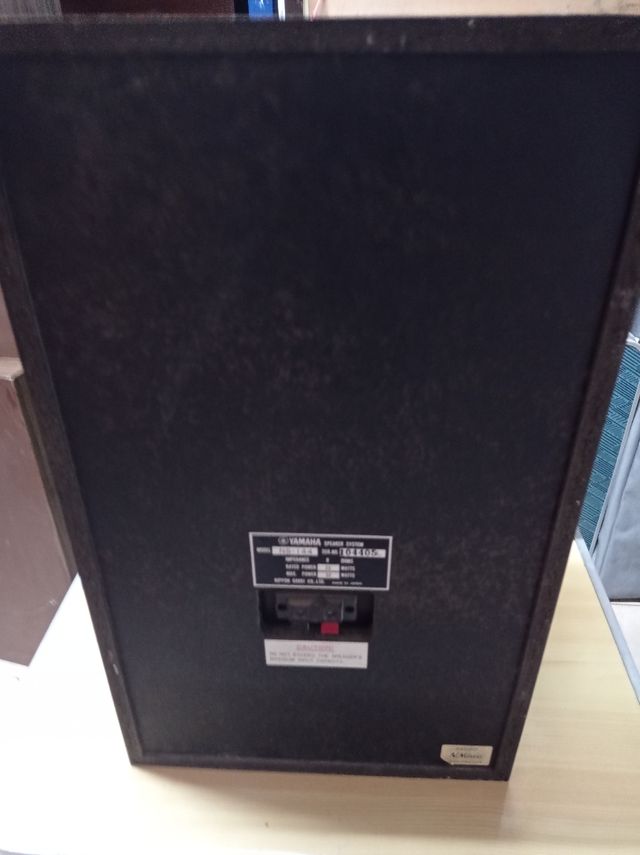 Altavoces con su caja