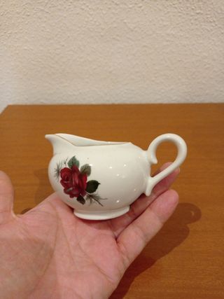 🇬🇧 Lechera de porcelana inglesa