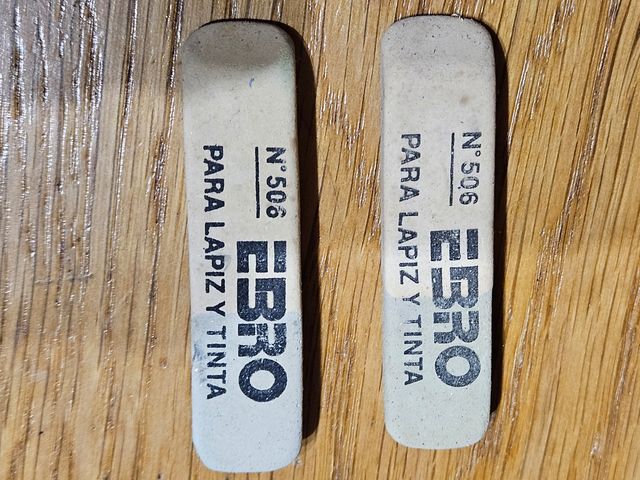 2 gomas de borrar antiguas Ebro