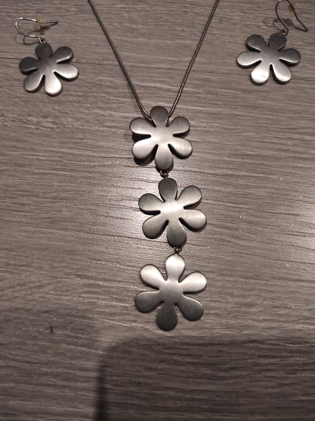 Conjunto colgante y pendientes