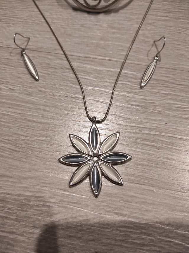 Conjunto colgante pendientes y pulsera