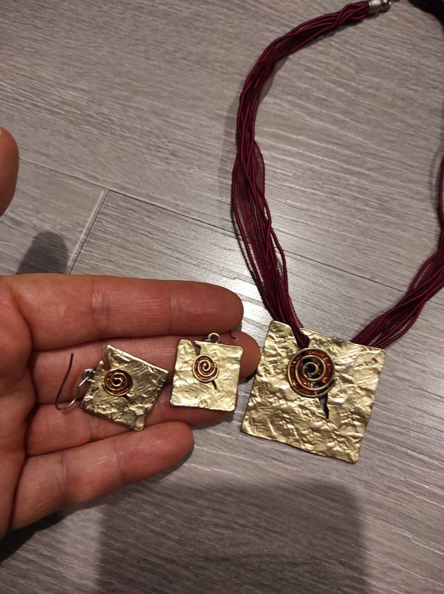 Conjunto colgante y pendientes