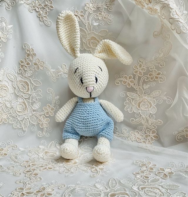 Coniglietto con salopette