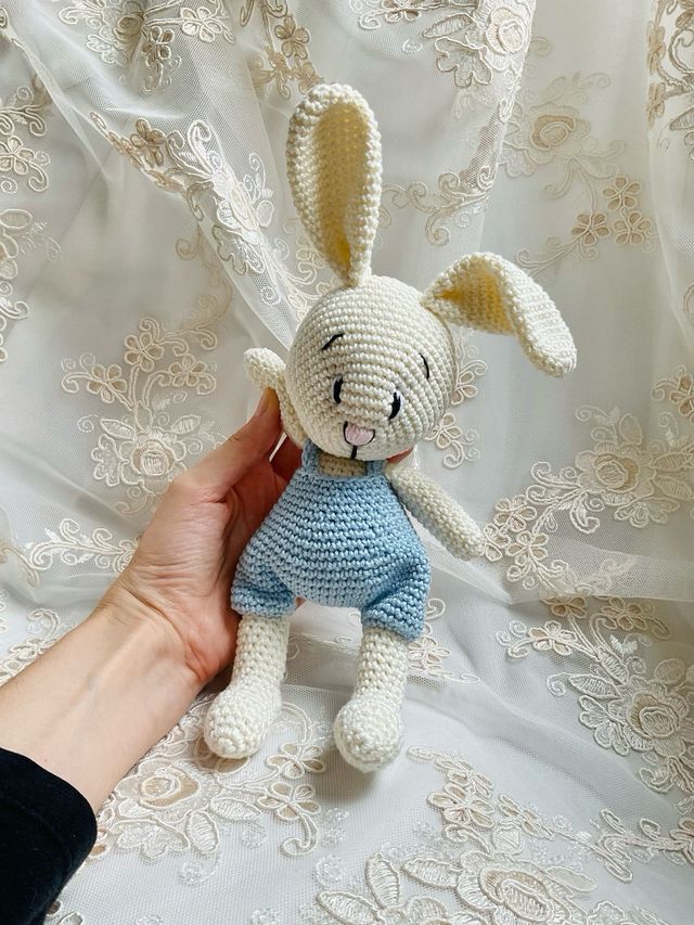 Coniglietto con salopette