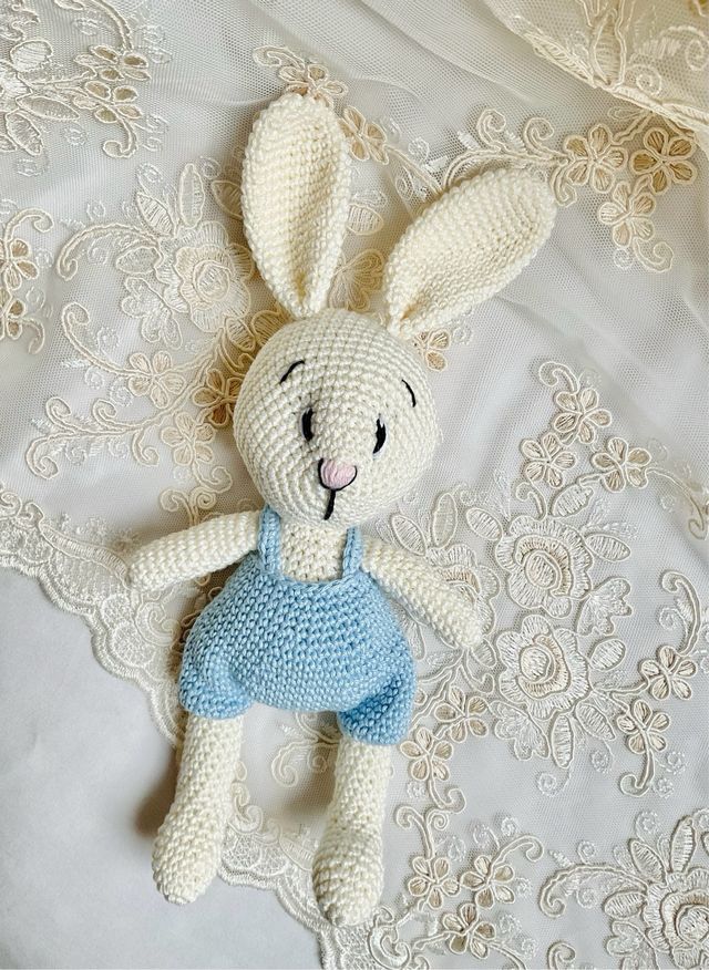 Coniglietto con salopette