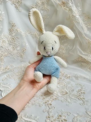 Coniglietto con salopette