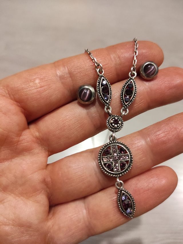 Colgante y pendientes