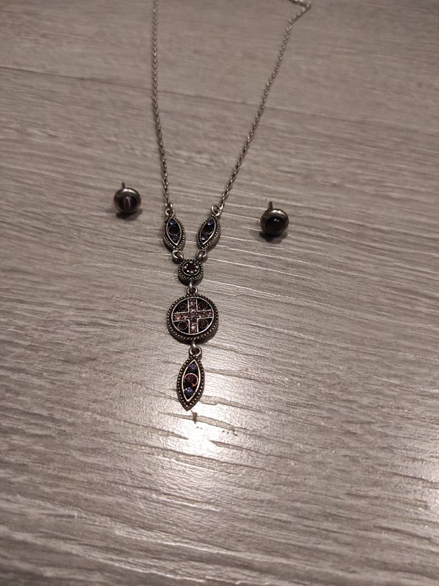 Colgante y pendientes