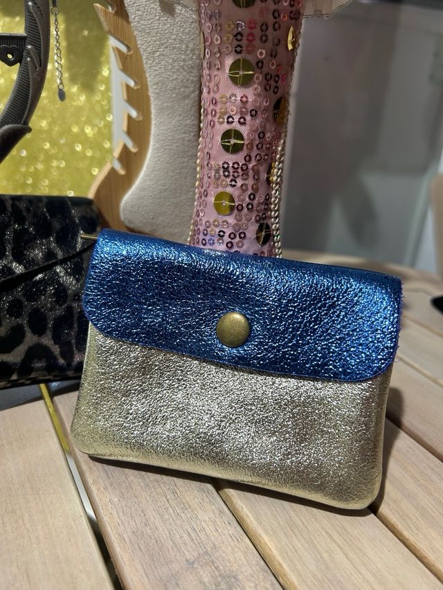 Monederos de piel nuevos a estrenar