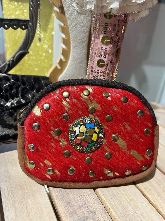 Monederos de piel nuevos a estrenar